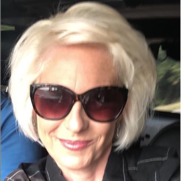 Meet your Posher, Stacie - Picture 4 of 14